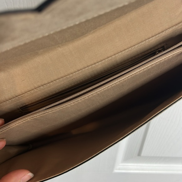 Also Elegant Tan Floral Cutout Women's Bag Chain Strap Envelope Sleek - Picture 5 of 7